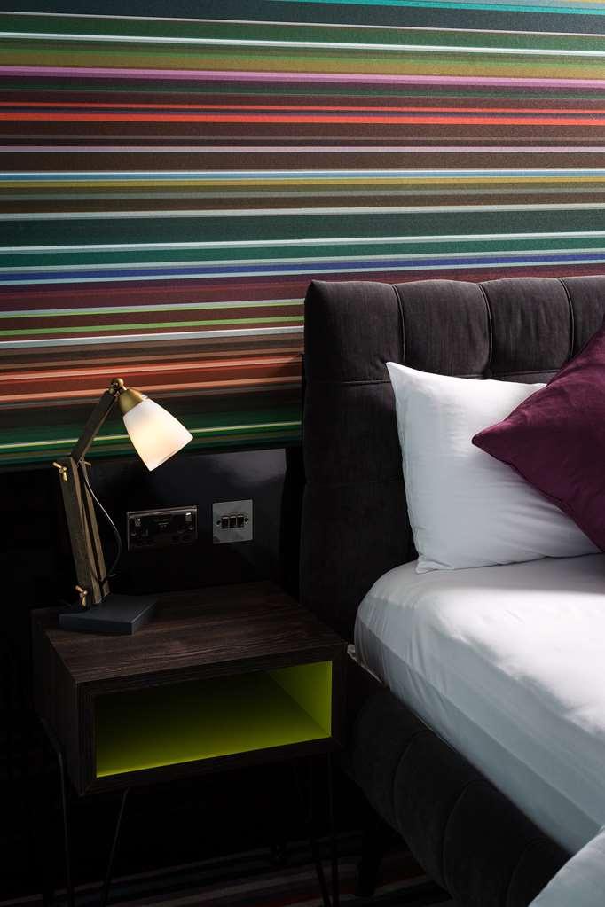 Village Hotel Manchester Cheadle Номер фото
