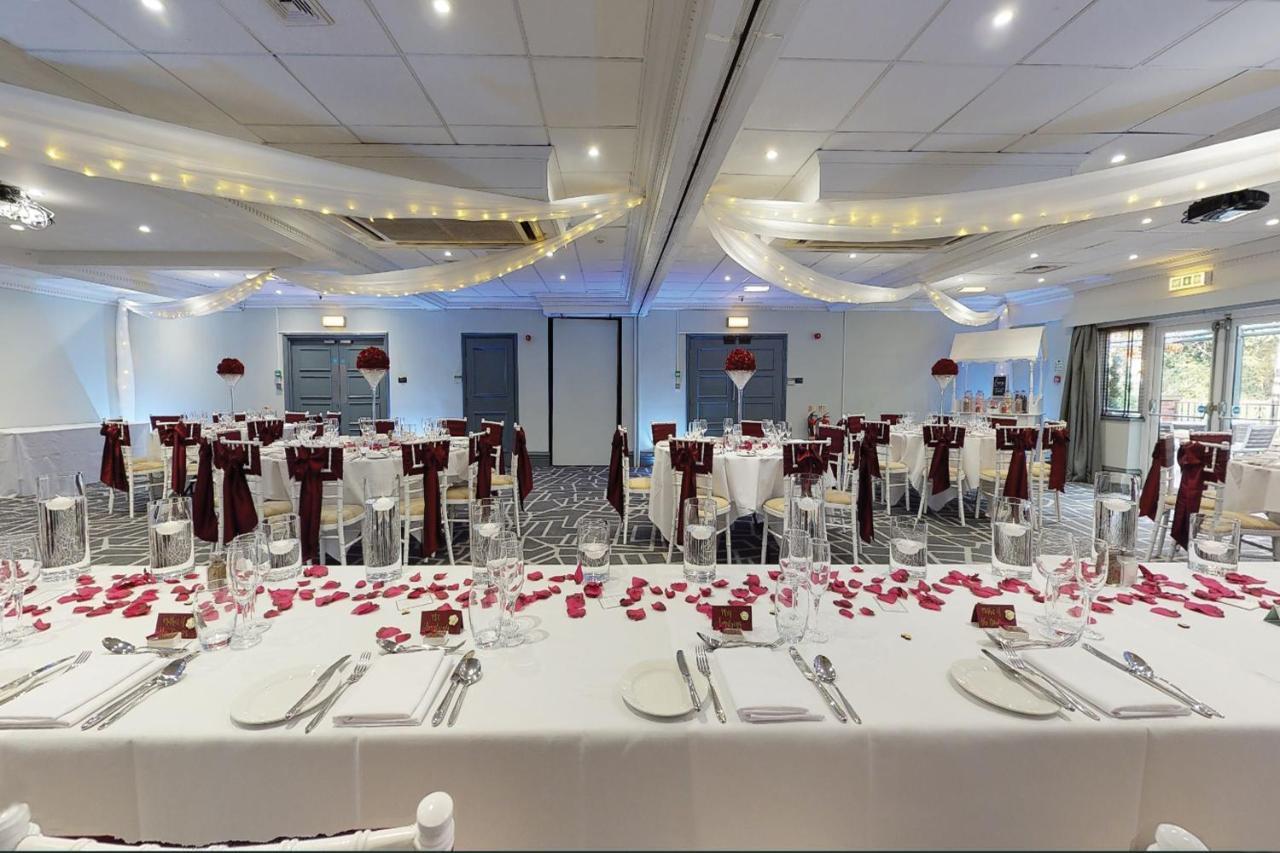Village Hotel Manchester Cheadle Экстерьер фото