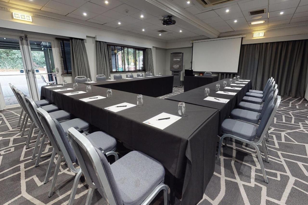 Village Hotel Manchester Cheadle Экстерьер фото