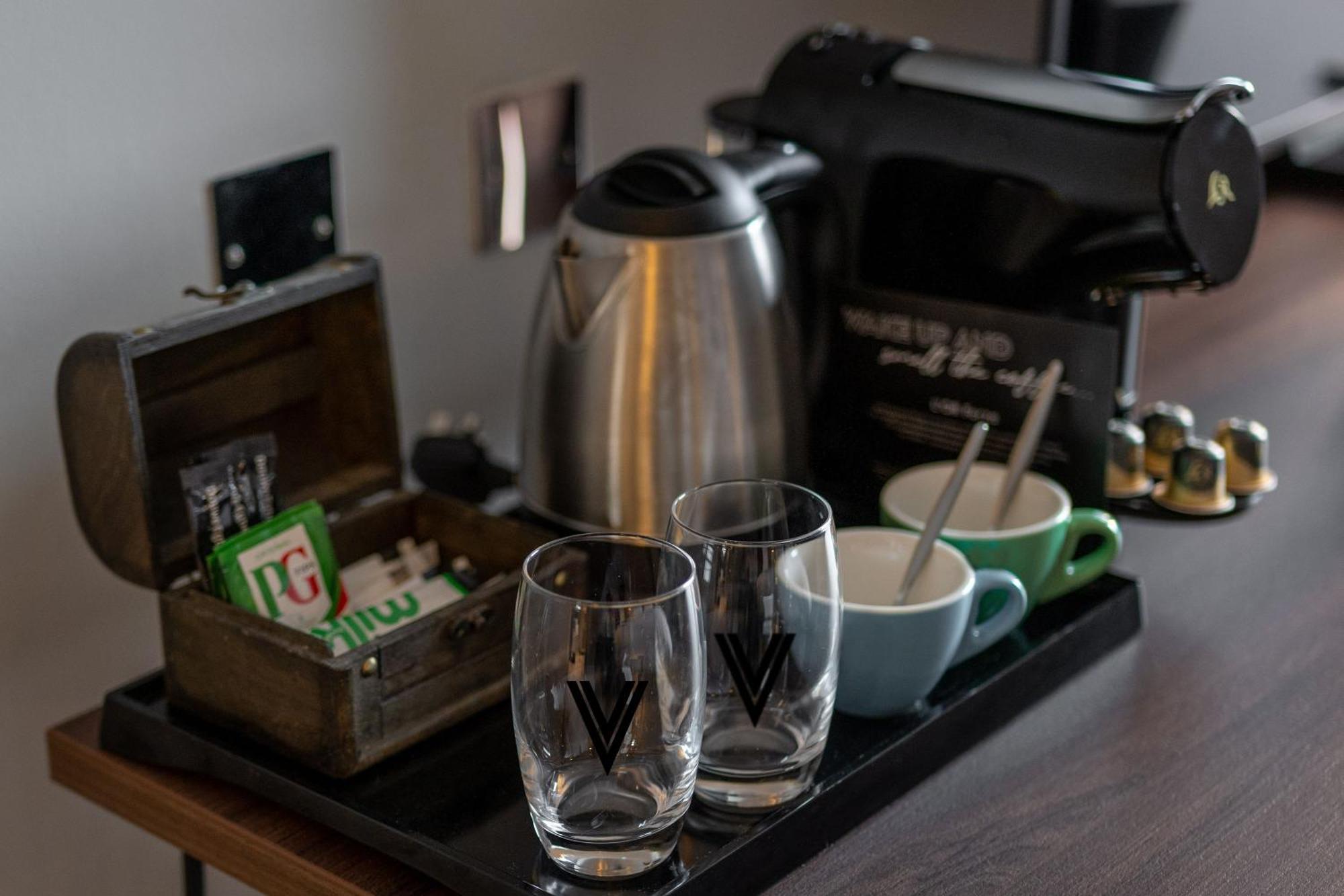Village Hotel Manchester Cheadle Экстерьер фото