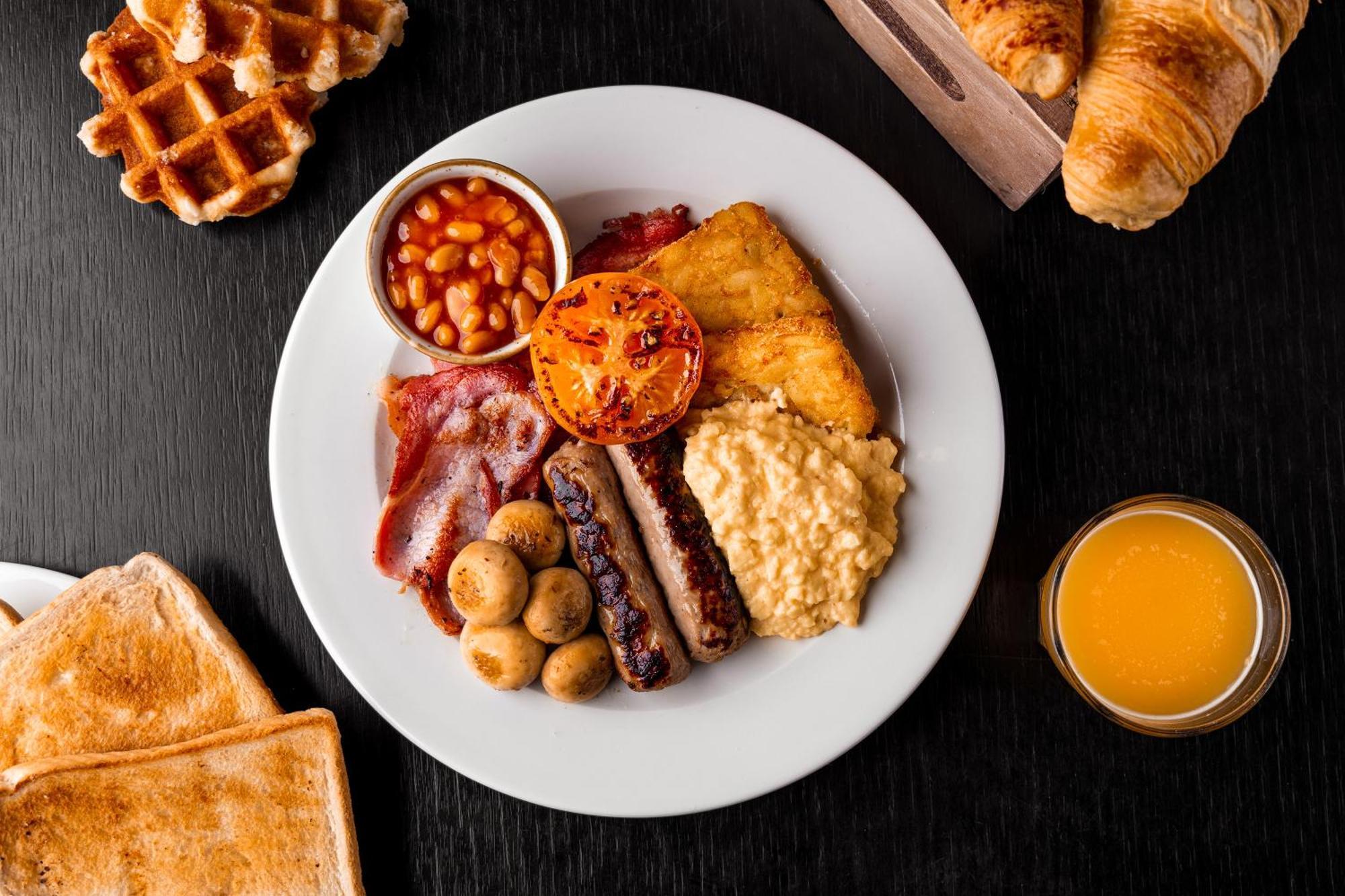 Village Hotel Manchester Cheadle Экстерьер фото