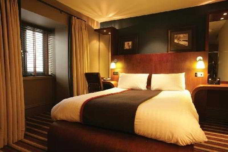 Village Hotel Manchester Cheadle Экстерьер фото