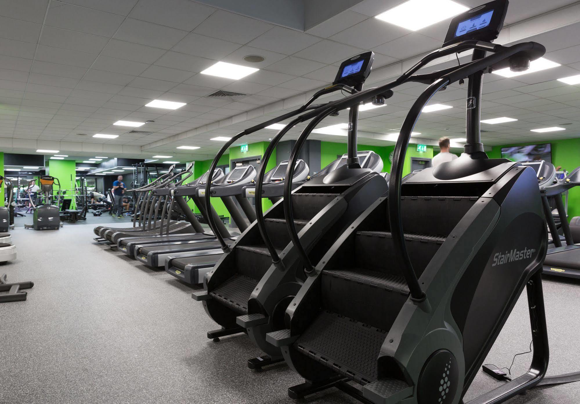 Village Hotel Manchester Cheadle Экстерьер фото