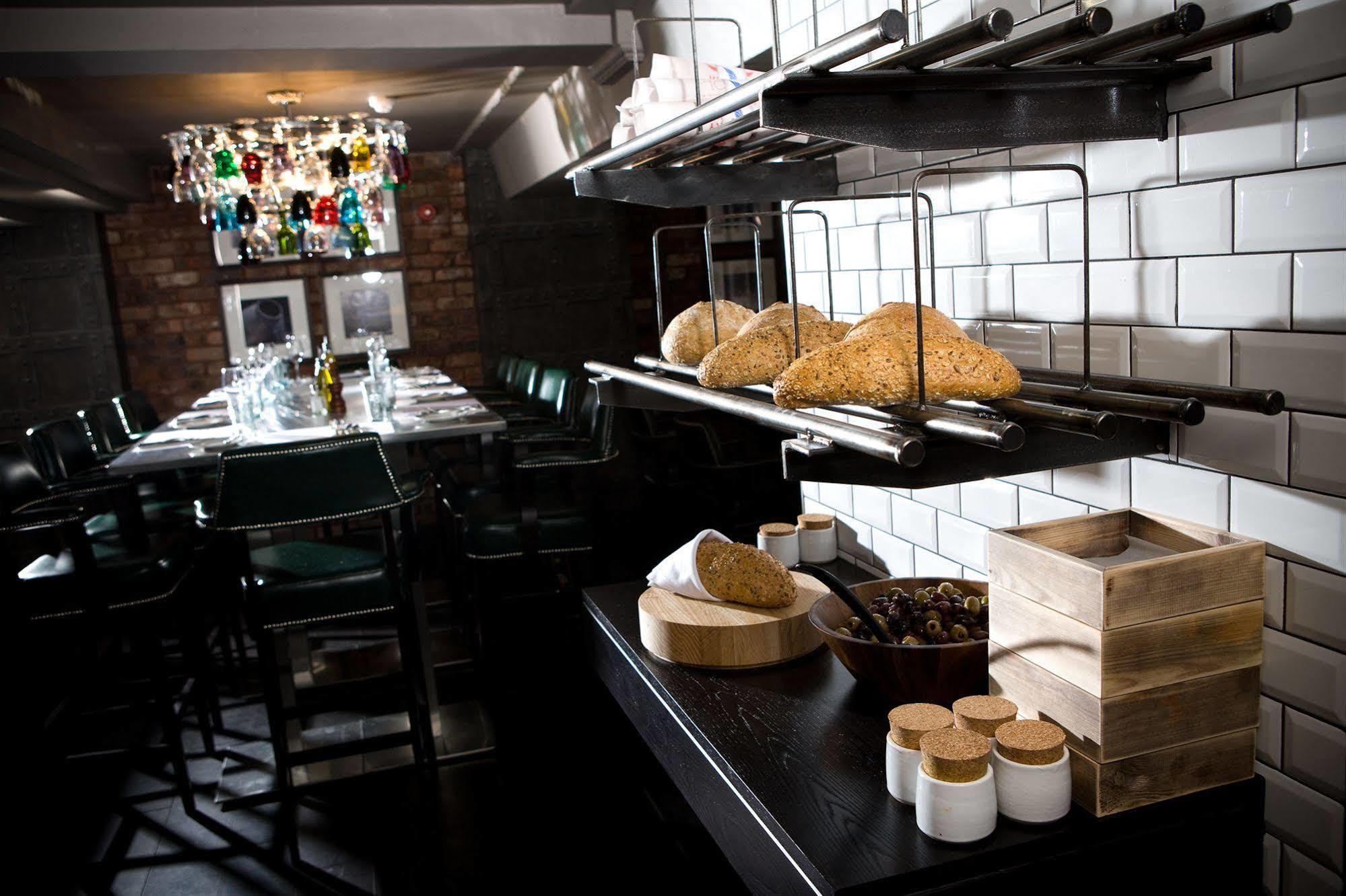 Village Hotel Manchester Cheadle Экстерьер фото